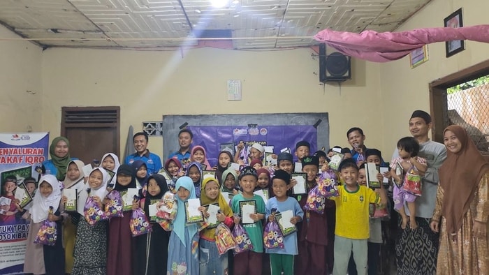 Distribusi Wakaf Iqro di TPQ Al Qondani
