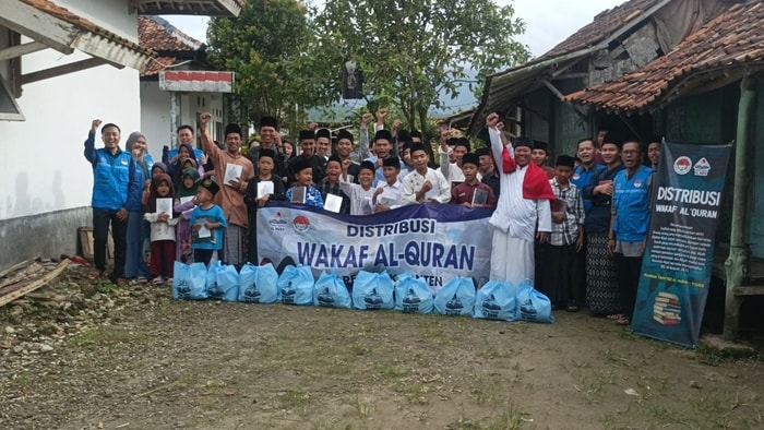 Kunjungan Rumah Tahfidz Al Huda ke Pesantren Sohifatul Jannah Al-Asy'ari Untuk Meyalurkan Mushaf Qur'an