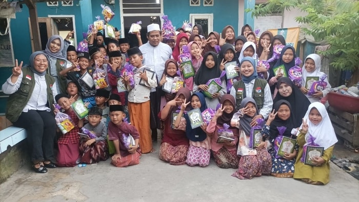 Buku Iqro’ Baru Menyemai Semangat Belajar di Majelis Ta’lim Manba'u Tholibiin Kampung Pesisir, Serang