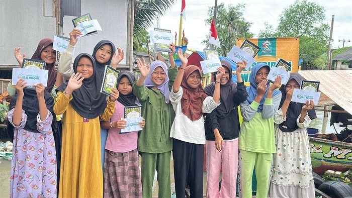Senyum Anak Pesisir, Hadiah Wakaf Iqro dari Sahabat Qur’an