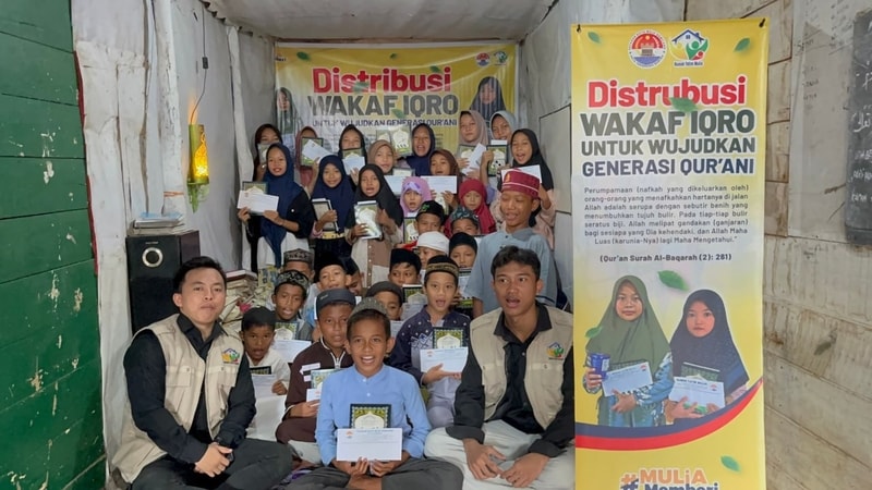 Senyum Santri TPA Raudhatul Jannah Bersemi dengan Hadirnya Buku Iqro Baru