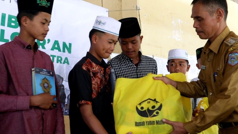 Distribusi Wakaf Al Qur'an Ke Pondok Pesantren M.Amin Rajo Tiang So