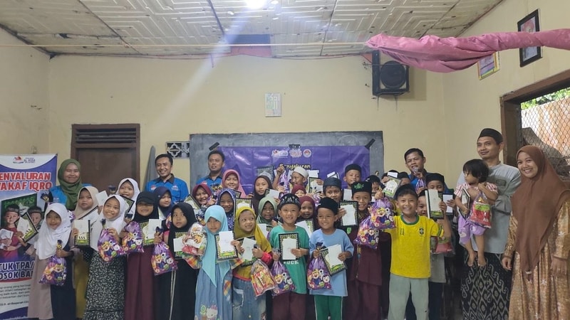 Distribusi Wakaf Iqro di TPQ Al Qondani