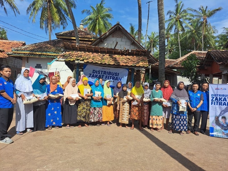 Zakat Fitrah Sahabat Tahfidz, Hadirkan Senyum di Wajah Para Lansia