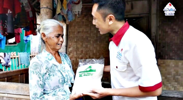 Laporan Distribusi Sedekah Beras Untuk Para Lansia di Kampung Nelayan