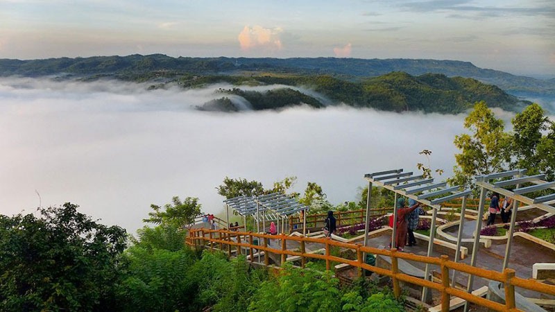 Destinasi Wisata Kebun Buah Mangunan: Keindahan Alam yang Menyegarkan