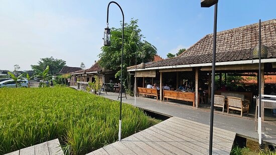 Wisata Kuliner: Pawon Mbah Gito, Surga Rasa di Tengah Kota