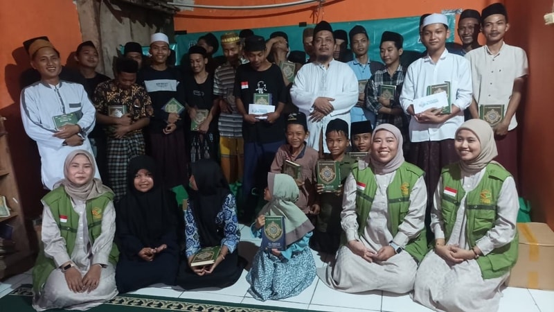 Ketika Mushaf Qur’an Baru Sampai di Pelukan Santri