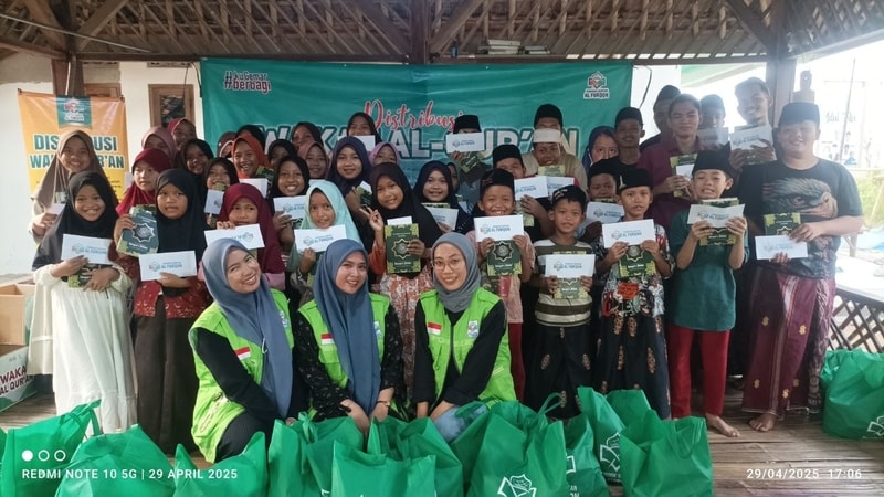 Senyum Santri di Kampung Tengger! Ketika Mushaf Baru Menjadi Harapan Baru
