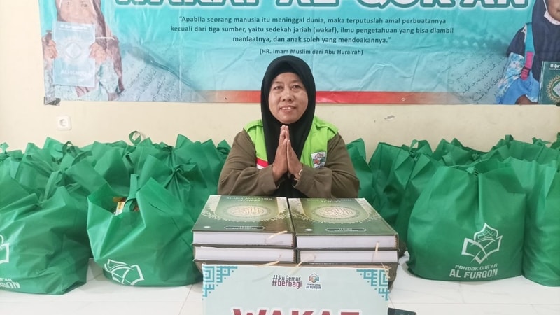 Keceriaan Para Santri Pondok Pesantren Darul Ahkam Saat Menerima Wakaf Mushaf Al-Qur'an