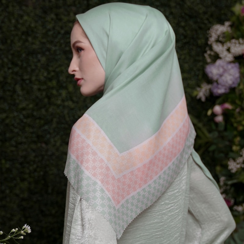 Simple Prive Green Scarf